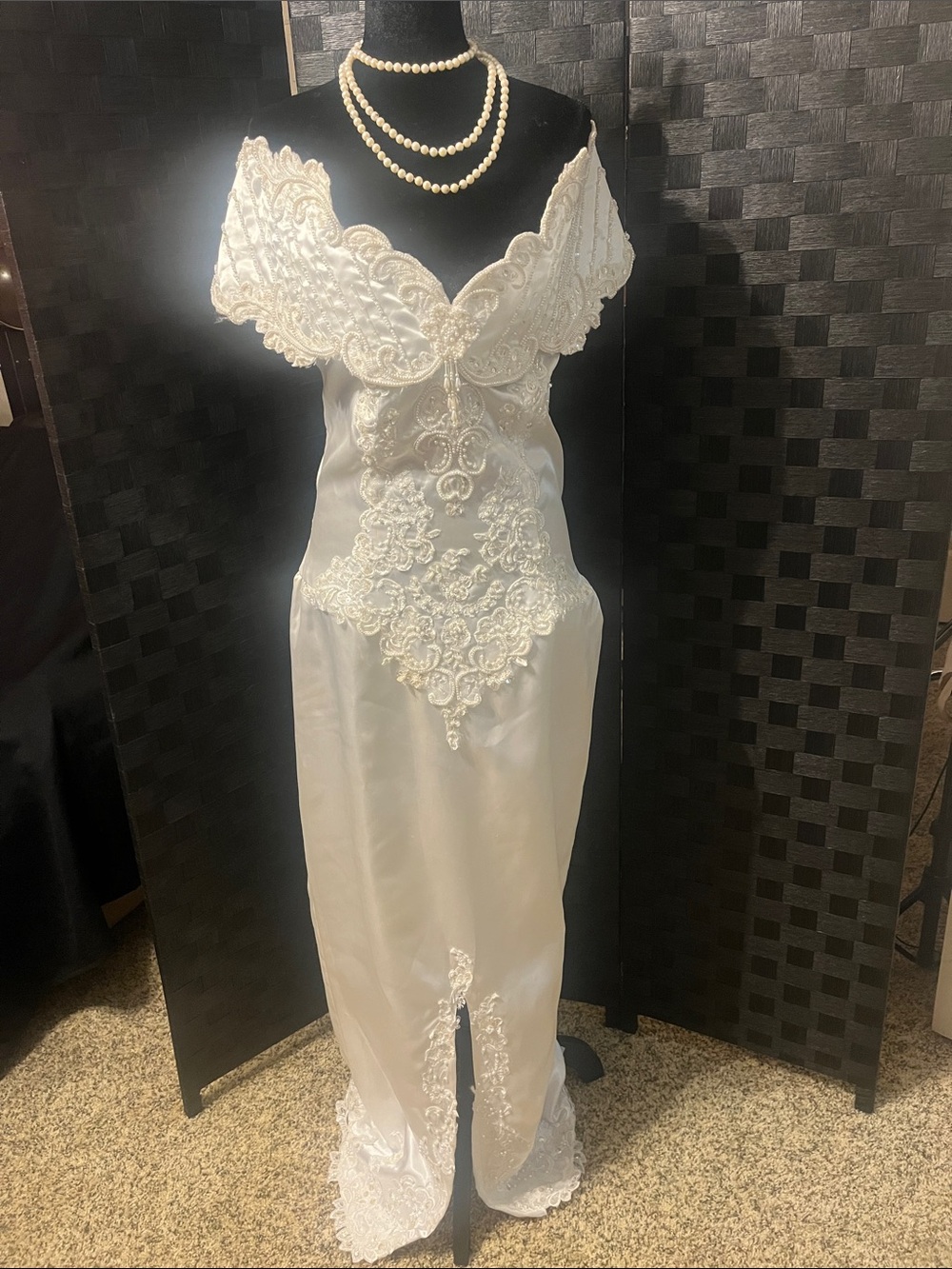 Vintage Ivory  Satin Off-Shoulder Bridal Gown with Lace Applique - Picture 2 of 7